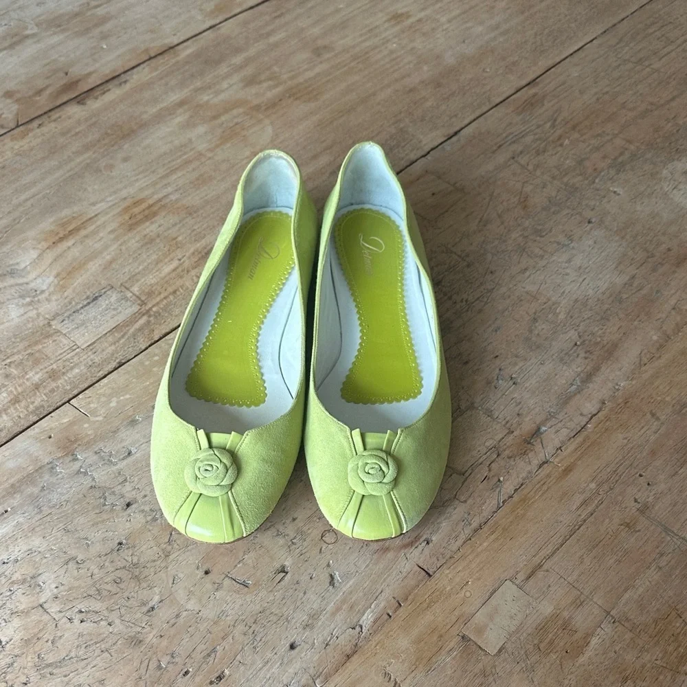 Delman Suede Ballet Flats – Subtle Lime Green | Size 9M | Made in Spain